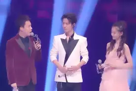 Angelababy肖战同台同框，盛世美颜超帅温暖笑容暴击发福利视频封面