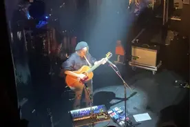 法国美女现场翻唱《千与千寻》主题曲《永远同在》天籁之音