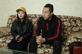 短剧：岳父过寿，女婿送条鞭子，结局女婿当场怒打岳父视频封面