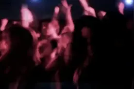 精品美女夜店DJ视频《和不爱你的人说再见》视频封面