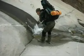 穷游大叔背着帐篷去泰山