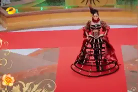 虞书欣商场走秀好可爱，怪不得大家都喜欢她，真的没人能比的过视频封面