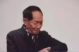 全中国唯一开车不用驾驶证的人～袁隆平视频封面