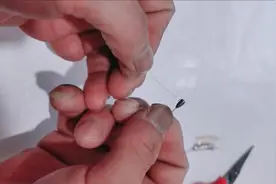 钓鱼技巧，铅头钩穿孔绑线方法，简单易学