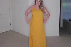 潮流穿搭-黄色长裙，微胖妹子这样穿很亮眼，才有气质！视频封面