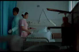 女护士和男医生在病房约会，却看见了女鬼，瞬间吓得失控视频封面