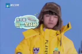 王俊凯为了唱宠爱跑的帽子都掉了，唱歌真的好好听啊视频封面