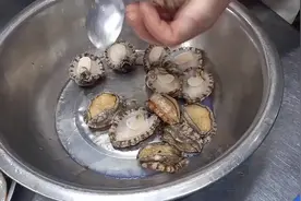 厨师长告诉你鲍鱼捞饭的制作方法视频封面