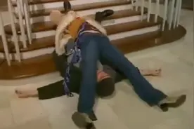 搞笑影视：在房间里抓个小孩真的是难死人了