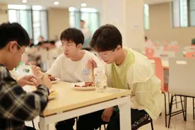 网传邗中今年600分以上有四百多人，学校给高一高二的学生加餐视频封面
