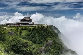 峨眉山位于四川省乐山市峨眉山市境内，为中国四大佛教名山之一