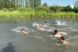 只要和好兄弟们在一起就很快乐，你有多久没有这么开心过了？