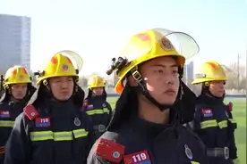 消防员比武竞赛现场来了！超帅合集！燃爆现场！#火焰蓝视频封面