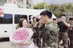 军营浪漫求婚，快看兵哥哥的深情告白（武警浙江总队 李超强视频封面