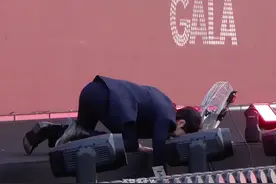 #曾舜晞 红毯捡戒指🤣#看东方芭莎之夜 #芭莎之夜红毯 #搞笑