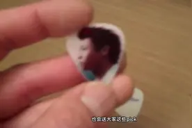 陶喆介绍自己演唱会上用到的吉他拨片视频封面