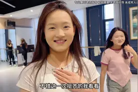 宝妈陪着两个女儿一起去学爵士舞，音乐一响整个人都自信了视频封面