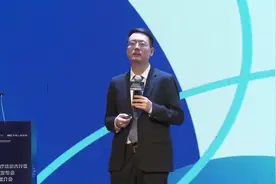 顾刚向国际药械企业汇报阶段性工作成果，表示更快打造医疗新高地