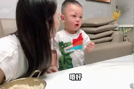 爸爸拿走了一块排骨肉肉，委屈地不行了#人类幼崽成长记视频封面