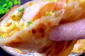 今天给孩子做了蔬菜鸡蛋虾仁饼，营养搭配孩子超爱吃视频封面