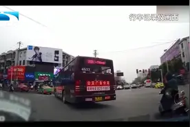 跟着大车“误”闯红灯，该不该被罚？答案很意外！视频封面