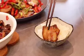 后台有朋友问熏肉的料理方法，推荐个湖南家常菜的做法。 #家常菜