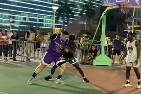 宝体打球太危险了！肌肉老黑大战300斤猛男，小伙差点摔晕！#篮球视频封面