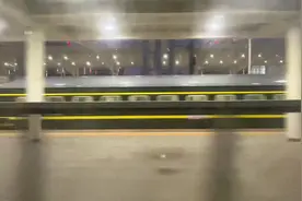 Z176次列车通过镇江站，新空调硬座直达特快宁丹间仅需15.5元视频封面