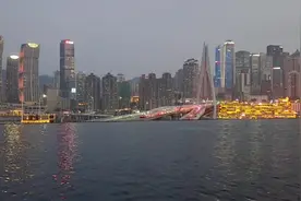 2022年3月11晚打卡重庆天空之镜，6号线大剧院站4号出口视频封面