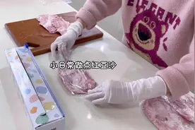 消耗红豆的最好方式就是熬点豆沙，懒人都用机器做哈哈哈