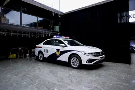 大众宝来变身警车，私家车请勿模仿！#弥勒改色贴膜