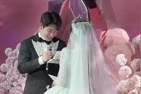 我读她的誓言  她说：我们 19岁在一起到现在从没分开过视频封面