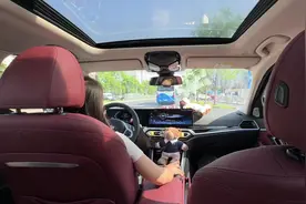 普通人买辆宝马3系开开就行了，好开又实用，真没必要为了面子