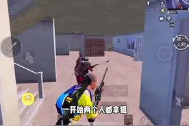 小新和酷二狗1V1对掏，两个人拿大狙秀操作#只玩喷子的小新