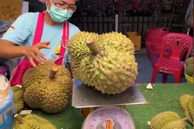 神奇的巨型水果！巨型榴莲切割大师-泰国街头美食#水果 #榴莲视频封面