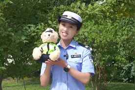 石嘴山交警喊你领取警察小熊啦#交警小熊视频封面