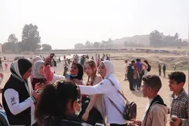 为什么埃及人🇪🇬这么喜欢和中国人🇨🇳合影……  #旅行视频封面
