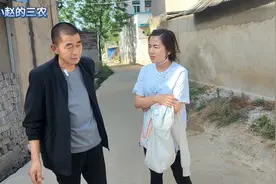 小赵带老爸去看腰疼，到家后老爸却后悔了，看看到底是因为啥？视频封面