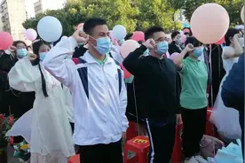 匆匆岁月十八载， 浓浓师长风雨恩； 适逢复兴腾飞势，视频封面