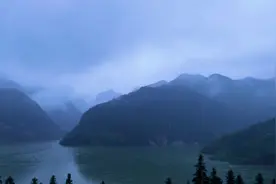 “十万巫蛊十二峒，十二峒岭难寻踪。”