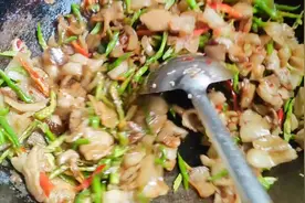 正宗四川青椒回锅肉的做法，大家探讨一下视频封面