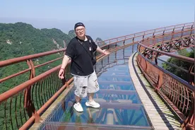 有谁知道山脚下支愣的棍是干什么用的，有何寓意？