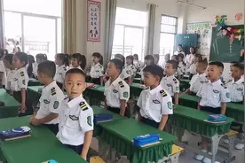 一年级新生，看了哭的闹的，咱们班实属是我想象不到的，未来可期视频封面