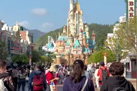 #vlog 一个人怎么玩香港迪士尼乐园？跟我极速打卡所有热门项目视频封面