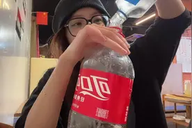 江小白+可乐，金庸喝完打杨过，可乐兑酒五比一，武松来了没脾气视频封面