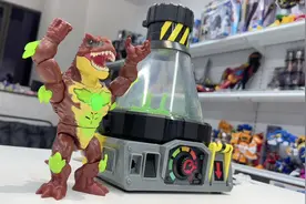 小王开启猛兽实验瓶，创造出恐龙战士！战胜了小明！#玩具视频封面