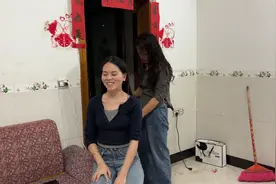姐姐和姐夫每次一干架，鑫哥总是在旁边幸灾乐祸，呐喊助威视频封面