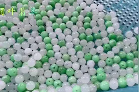 刚上架的新货，鲜艳的绿珠和白冰混搭显清新优雅。#翡翠珠子视频封面