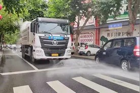 政府街西环路洒水喷雾 大型抑尘车 6757 20220718#抑尘车 #雾炮车视频封面