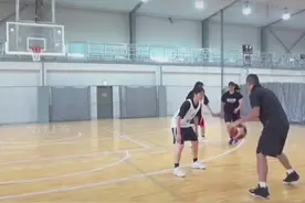 教科书式#篮球 战术配合，团队篮球得这样玩！#篮球教学视频封面